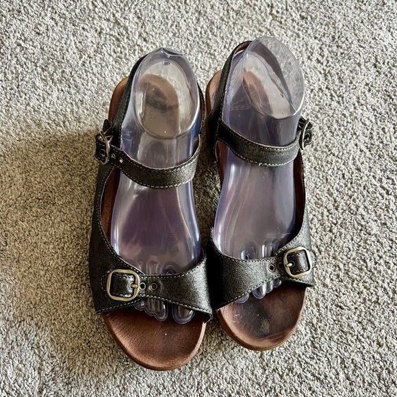 Dansko Size 40 Pewter Leather Joanie Strappy Wedge Slingback Sandals - Picture 4 of 7